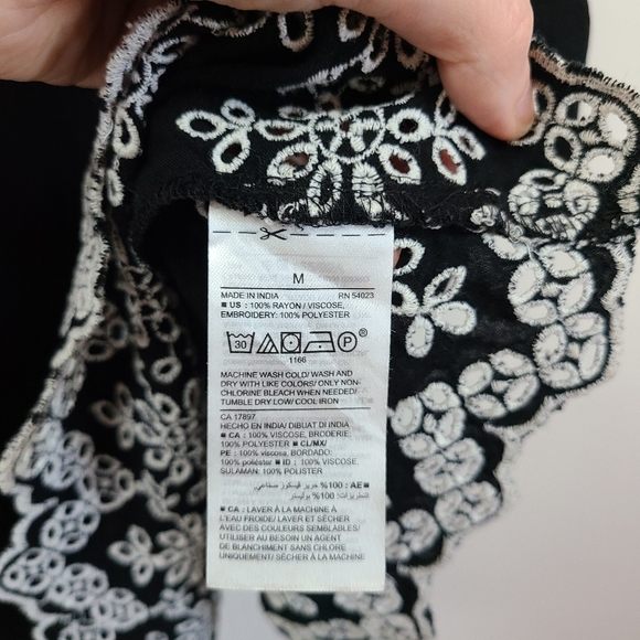 Old Navy Black Embroidered Cold Shoulder Top Medium - Picture 3 of 5